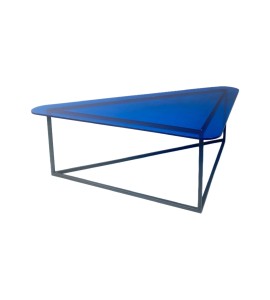 Demir Ayaklı Üçgen Pleksi Orta Sehpa Kiralama 47x158x116