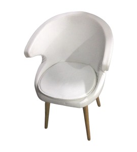 Ahşap Ayaklı Deri Kolçaklı Sandalye Kiralama