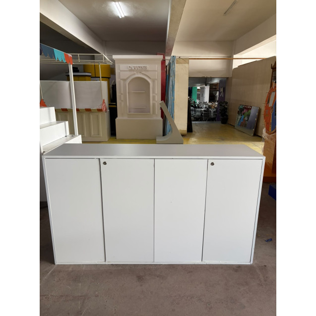 Kilitli Minimalist Karşılama Bankosu