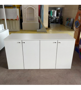 Kulplu Minimalist Beyaz Karşılama Bankosu