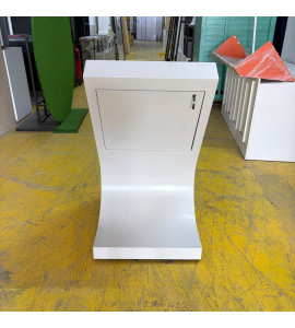Resepsiyon ve Desk Tipi Kilitli Dijital Sunum Standı