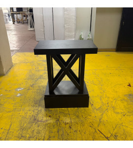 Minimalist Siyah Sergi / Obje Standı