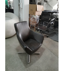 Metal Ayaklı Siyah Sandalye